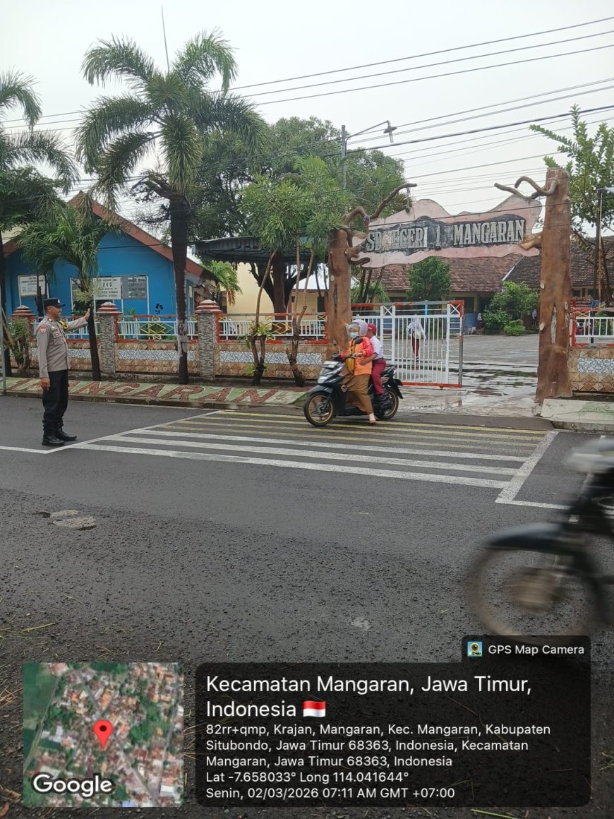Commander Wish Pagi, Polsek Mangaran Atur Lalin di Depan SDN 1 Mangaran
